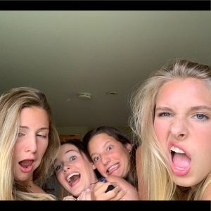 Meet your Posher, Avery